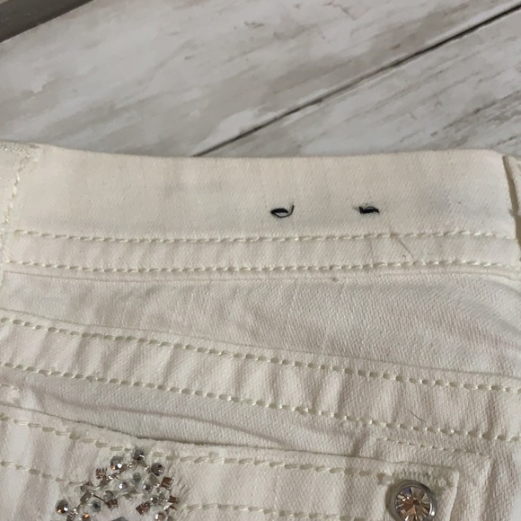 Miss Me Creamy White Distressed Jean Shorts 28 - Picture 7 of 14